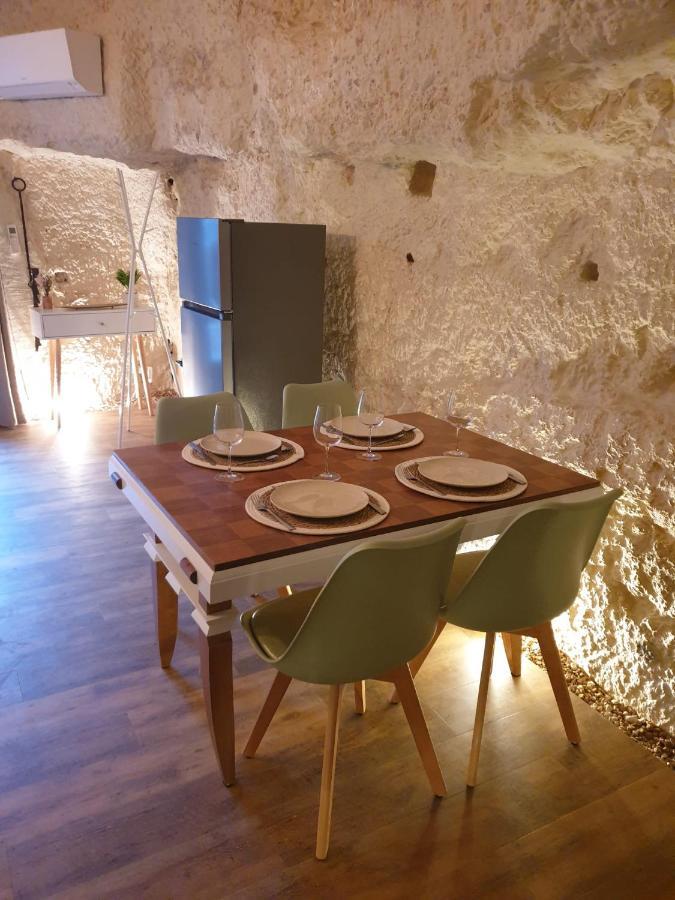 La Grotte Du Bonheur Appartement Cangey Buitenkant foto
